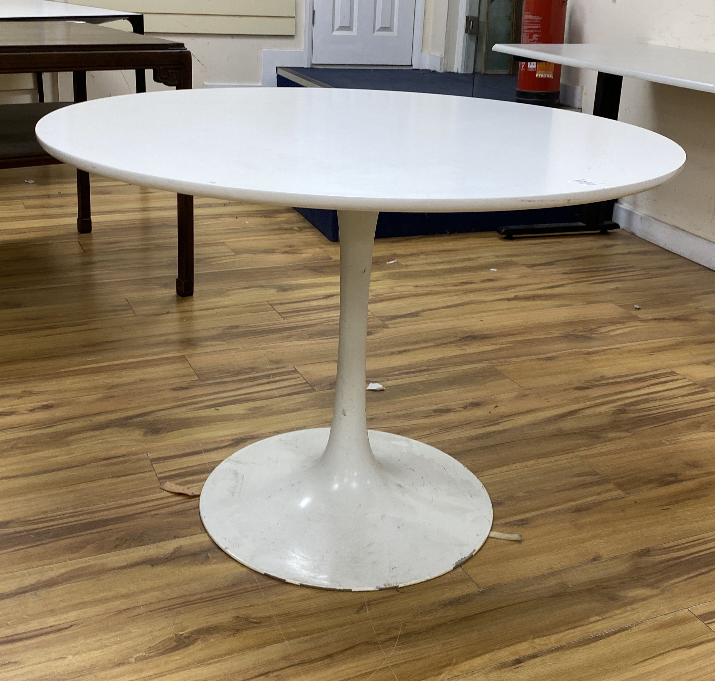 An Arkana tulip table, diameter 106cm height 72cm